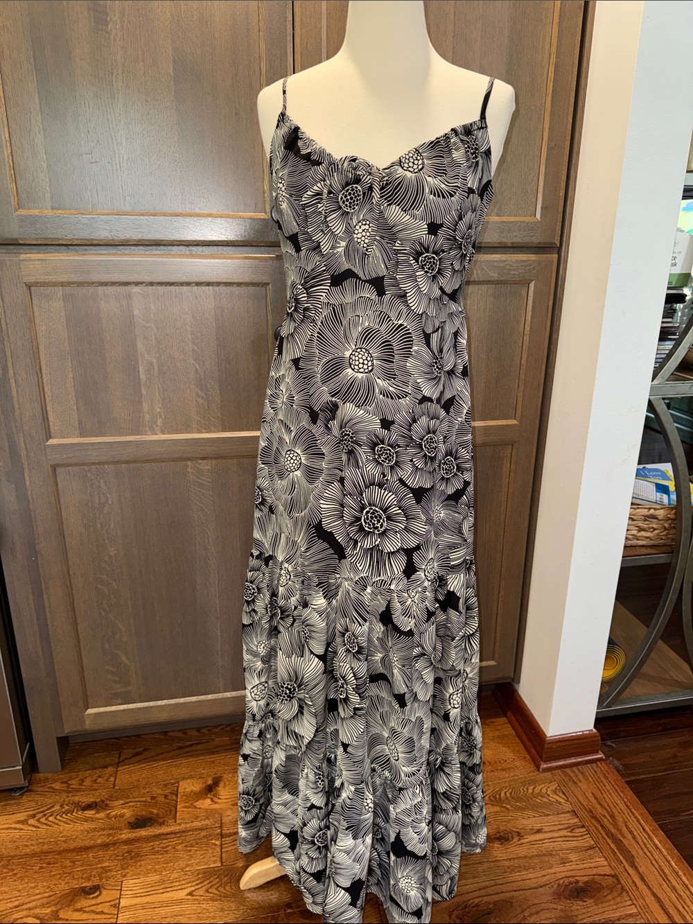 EXPRESS BLACK AND CREAM FLORAL PATTERN DRESS